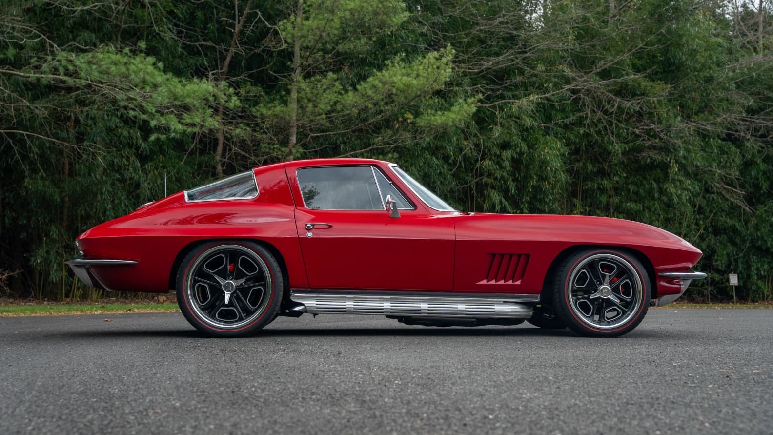 1967 Chevrolet Corvette ZZ502 black interior seats